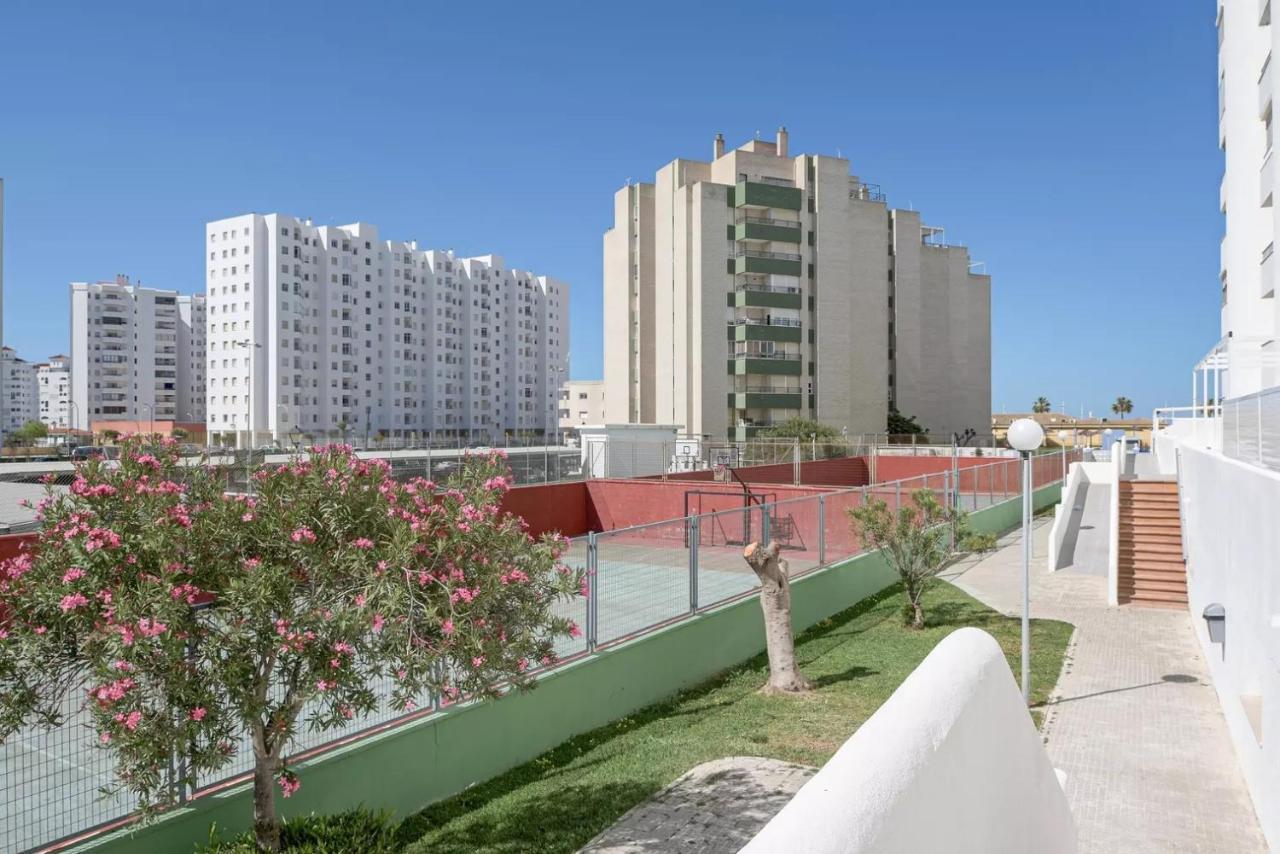 Valdelagrana: primera línea de playa. El Puerto de Santa María Exterior foto